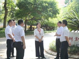 王杨、段程心莅临蓬溪中学调研秋季开学及...